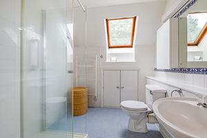 Shower room- click for photo gallery